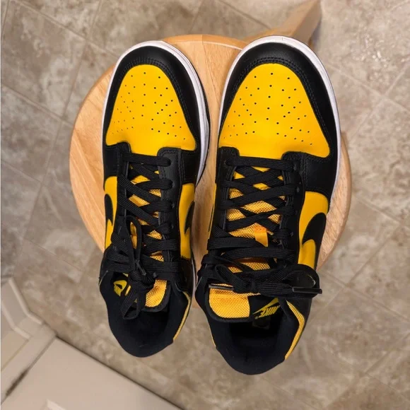 Nike Black and Gold Athletic Shoes - Picture 4 of 14